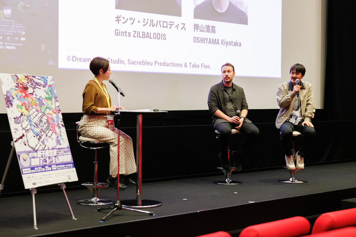 右手左から、ギンツ・ジルバロディスさん、押山清高さん